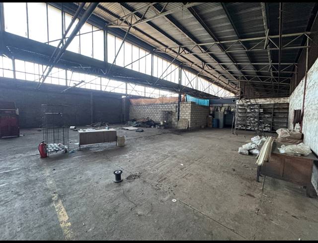 1,799M² WAREHOUSE TO LET IN NEWLANDS